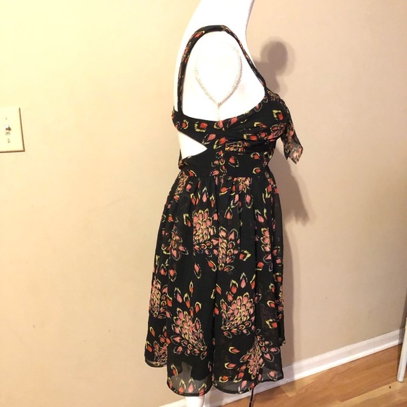 ⭐️ Candies Back Keyhole Dress - Picture 3 of 7